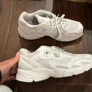 Adidas Falcon Sneaker
